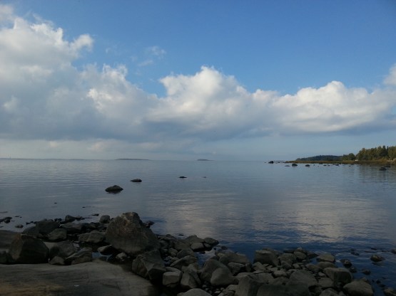 Taivaanranta meren äärellä