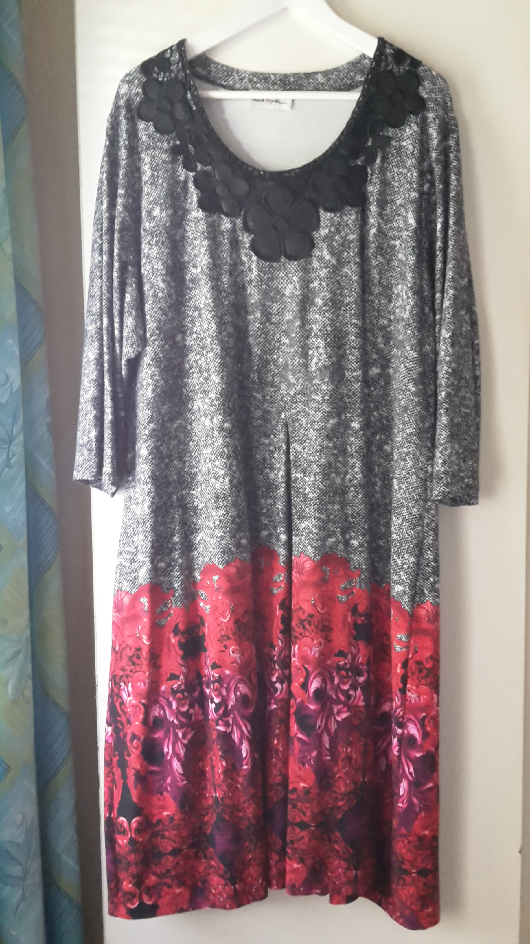 Mekko Musta-punainen juhlava